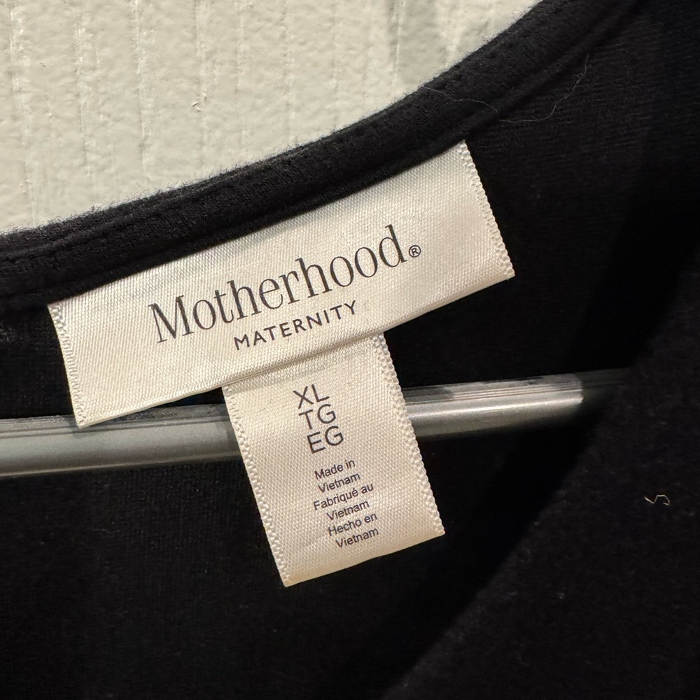 Black and White Striped maternity top - Picture 2 of 5